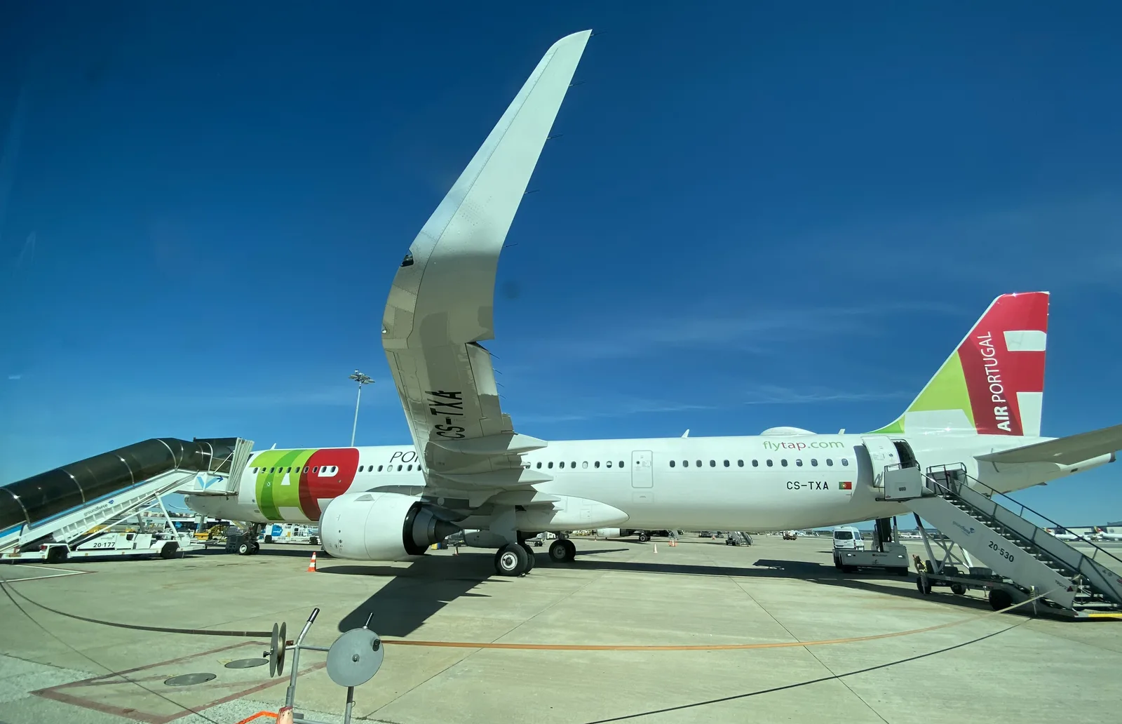 Flights from and to Lisbon Airport